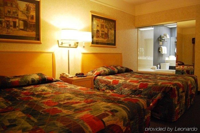 Concorde Inn Clinton Township Room photo