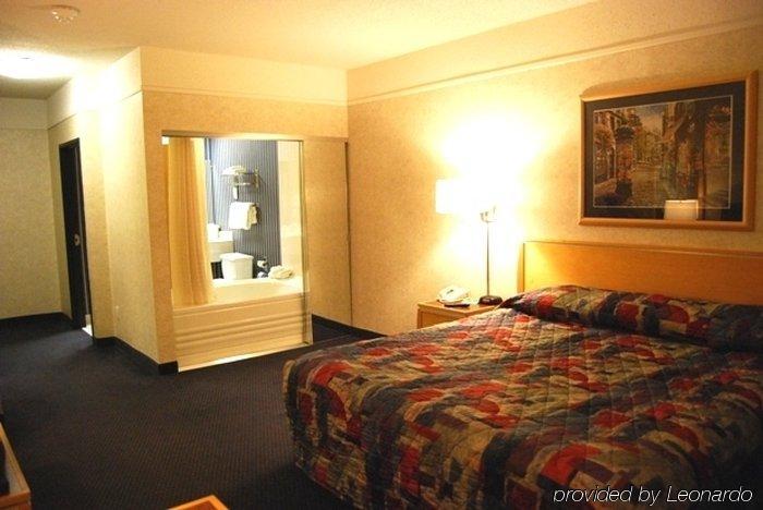 Concorde Inn Clinton Township Room photo